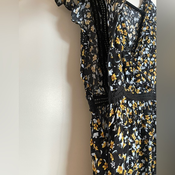ZARA Floral Dress with Open V back - Picture 6 of 7